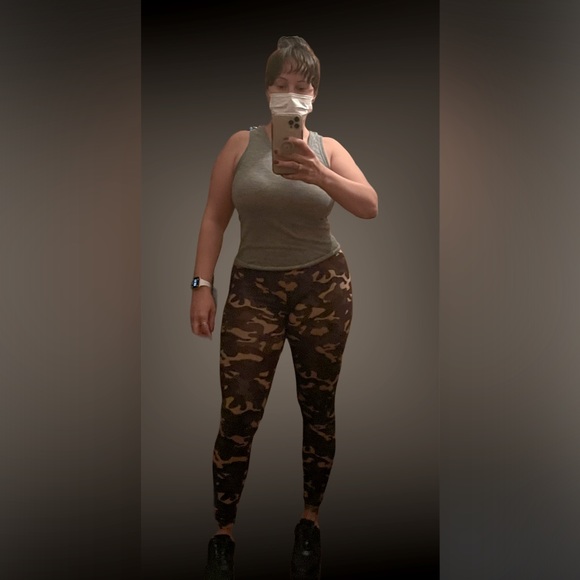 LIKE THIS POST TO BE NOTIFIED OF MY LIVE SHOW! Meet your Posher, Mazzy  ✨ - Picture 1 of 4